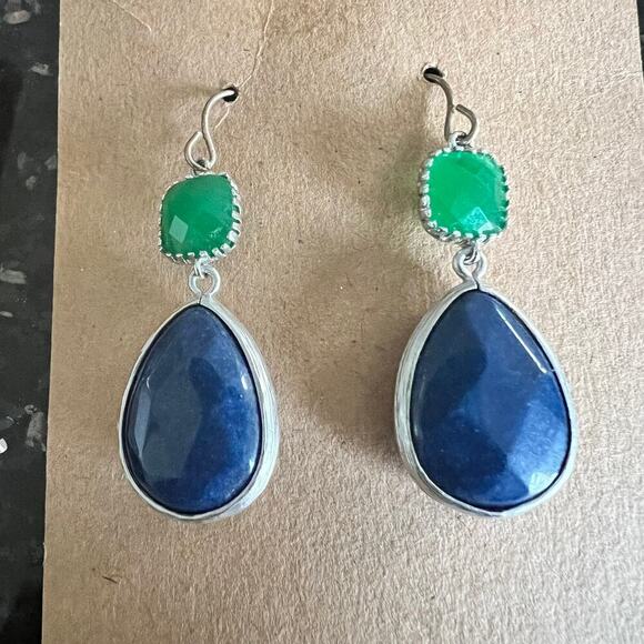 Six pairs of vibrant versatile acrylic and jewel dangle and post earrings - Picture 4 of 12